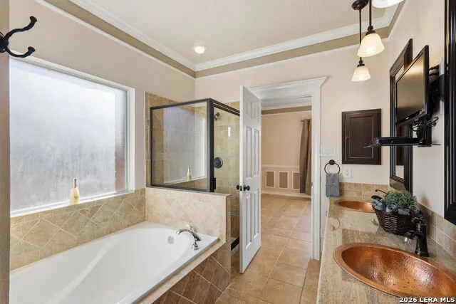 5910 Bayou Bnd Windcrest, TX 78239