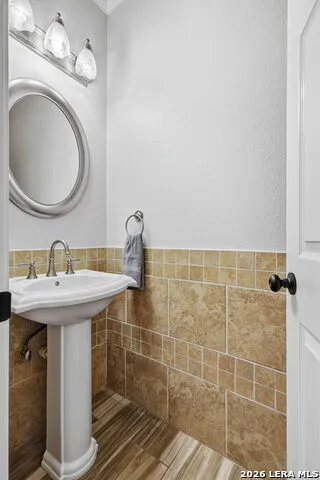 5910 Bayou Bnd Windcrest, TX 78239
