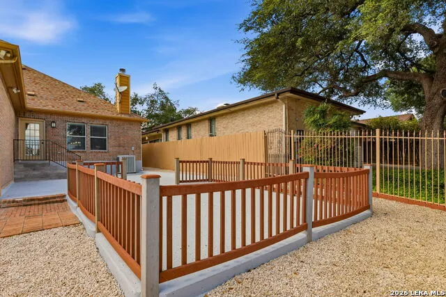 5910 Bayou Bnd Windcrest, TX 78239