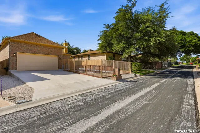 5910 Bayou Bnd Windcrest, TX 78239