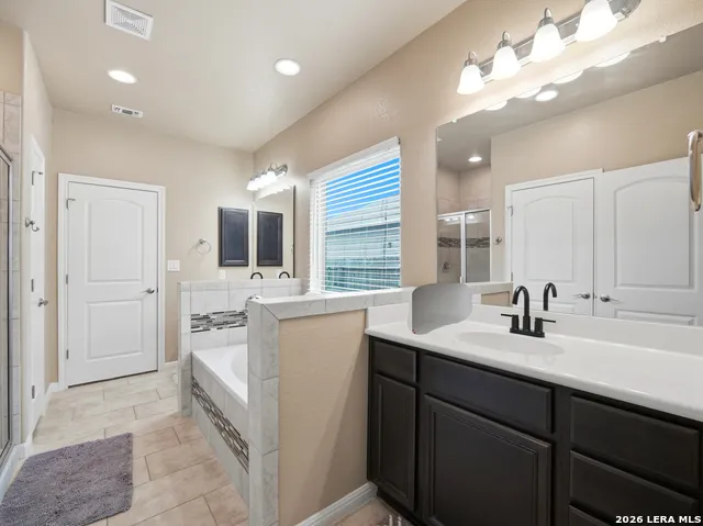 235 Valley Forge Pleasanton, TX 78064