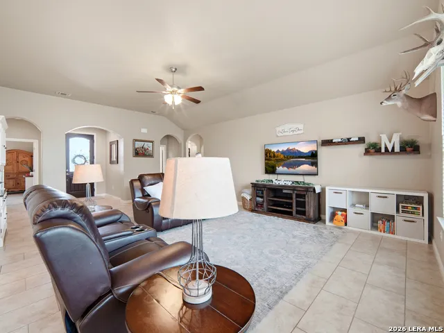 235 Valley Forge Pleasanton, TX 78064