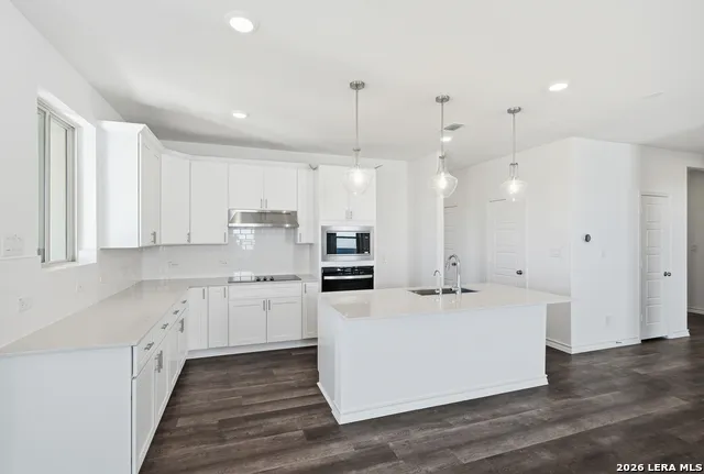 519 NIGHTINGALE AVENUE Marion, TX 78124