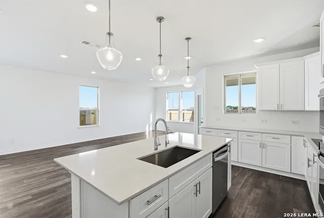 519 NIGHTINGALE AVENUE Marion, TX 78124