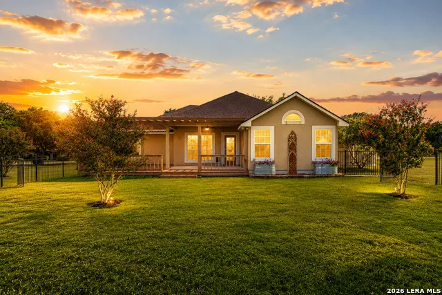 15815 White Cap Dr Lytle, TX 78052