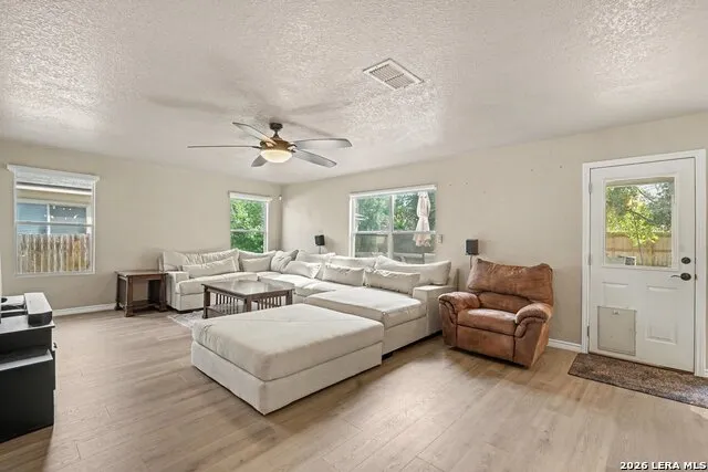 137 Goldenrod Cibolo, TX 78108