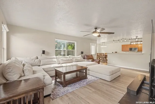 137 Goldenrod Cibolo, TX 78108
