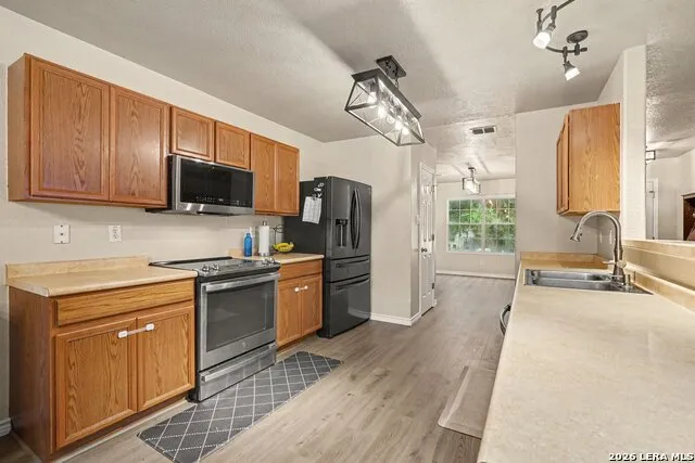 137 Goldenrod Cibolo, TX 78108