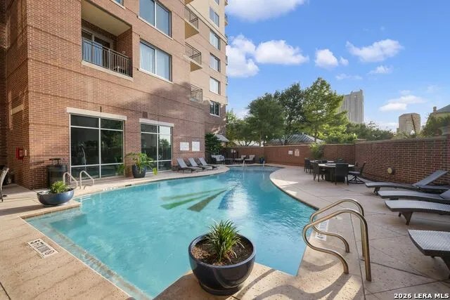 215 CENTER ST #1205 San Antonio, TX 78202