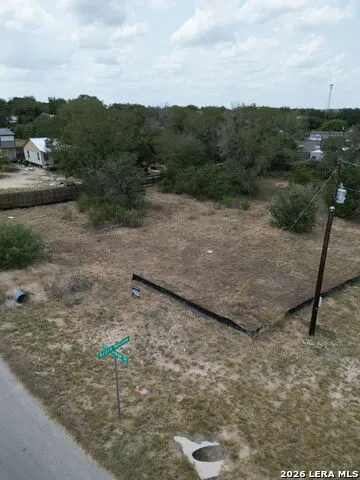 100 Villa Ridge Poteet, TX 78065