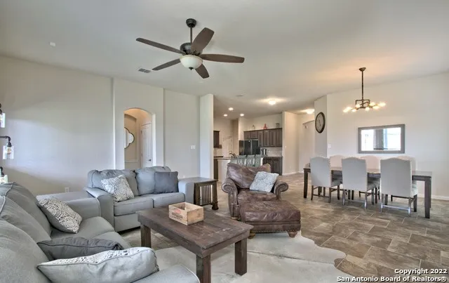 4315 Roundhay Park Converse, TX 78109
