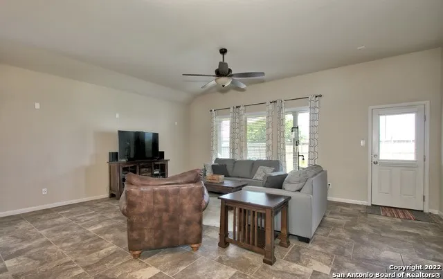 4315 Roundhay Park Converse, TX 78109