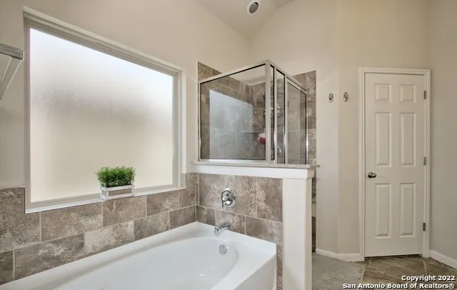 4315 Roundhay Park Converse, TX 78109