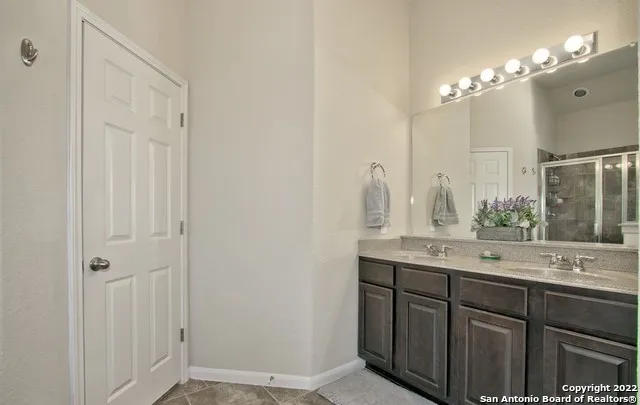 4315 Roundhay Park Converse, TX 78109