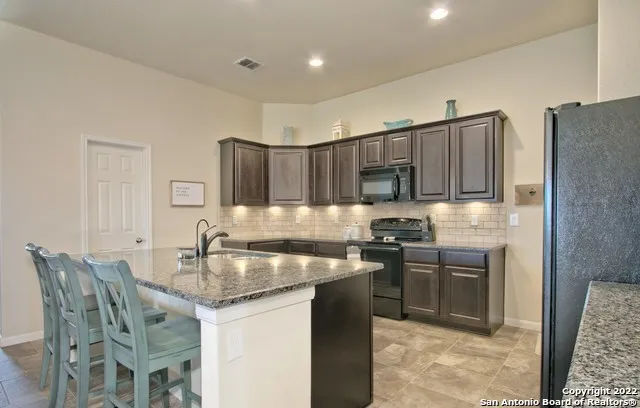 4315 Roundhay Park Converse, TX 78109