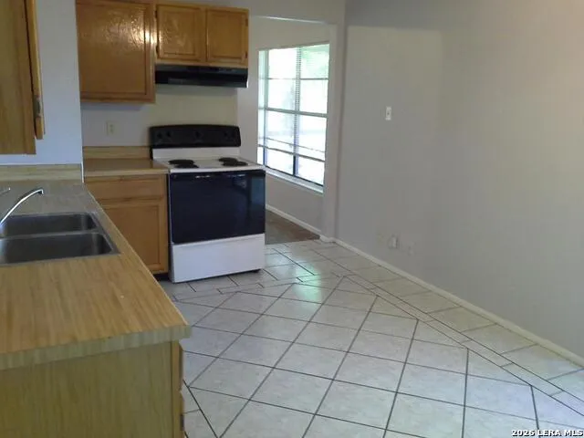 8448 Dixon Ridge San Antonio, TX 78239
