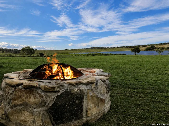 3259 Schumann Rd Stonewall, TX 78671