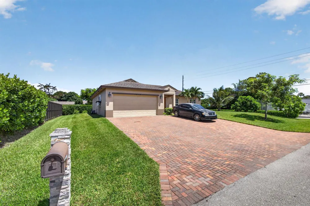 1016 CHERYL ROAD Haverhill, FL 33417