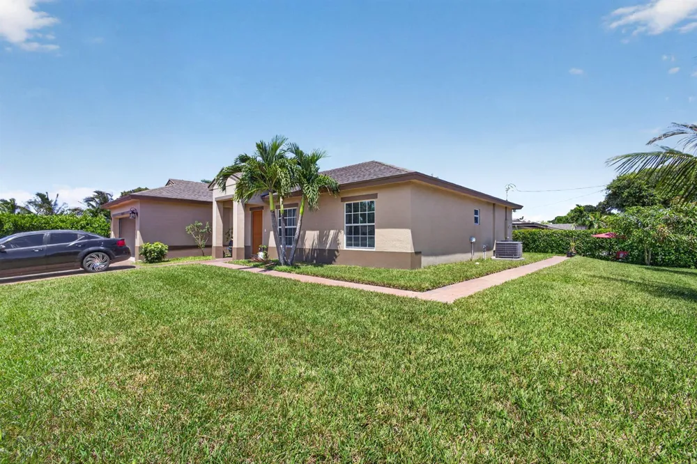 1016 CHERYL ROAD Haverhill, FL 33417