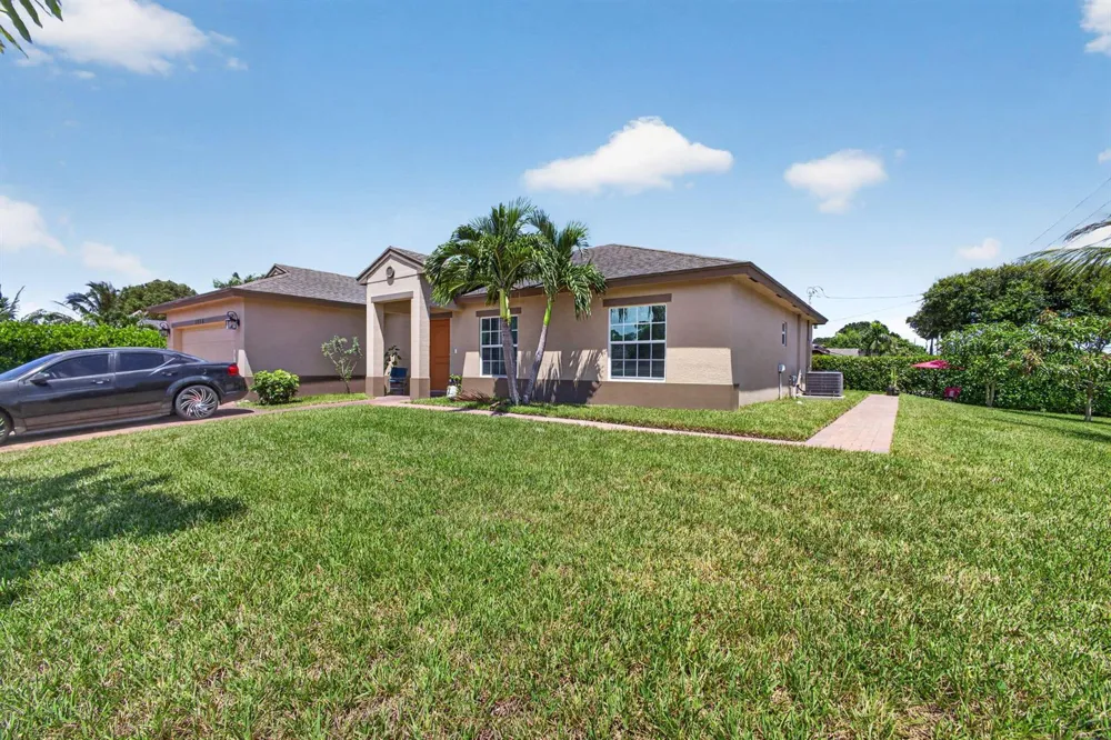1016 CHERYL ROAD Haverhill, FL 33417