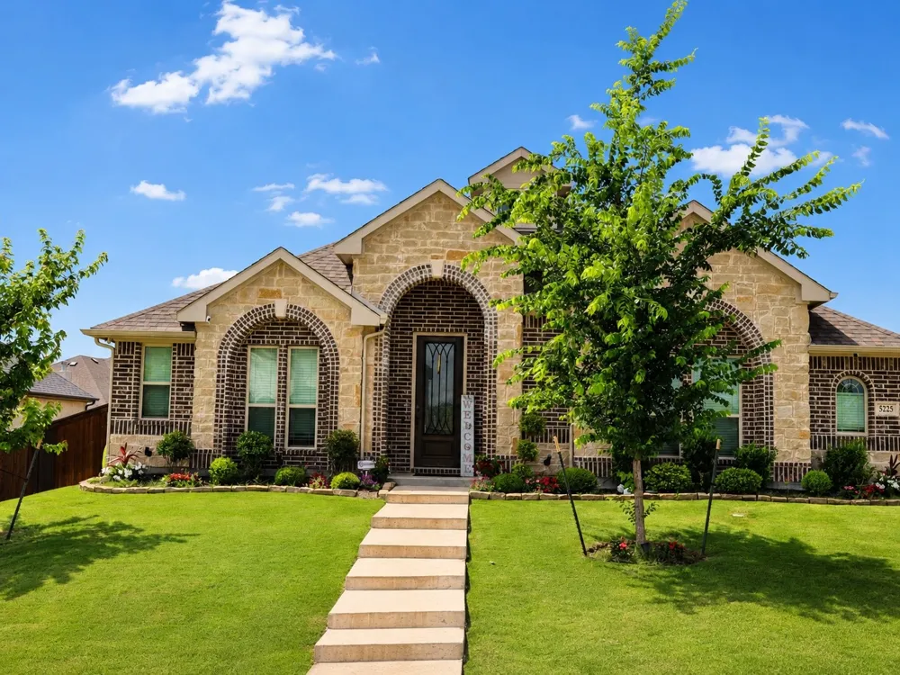 5225 Rowlan Row Midlothian, TX 76065