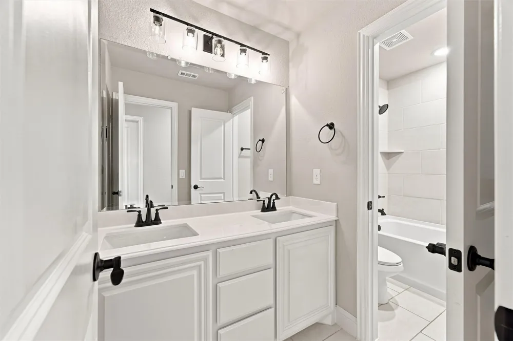 5225 Rowlan Row Midlothian, TX 76065