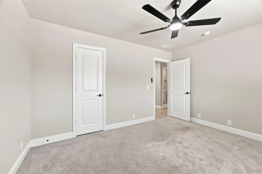 5225 Rowlan Row Midlothian, TX 76065