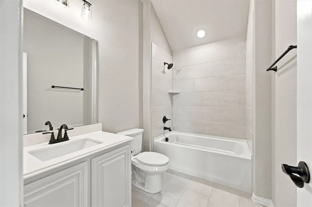 5225 Rowlan Row Midlothian, TX 76065