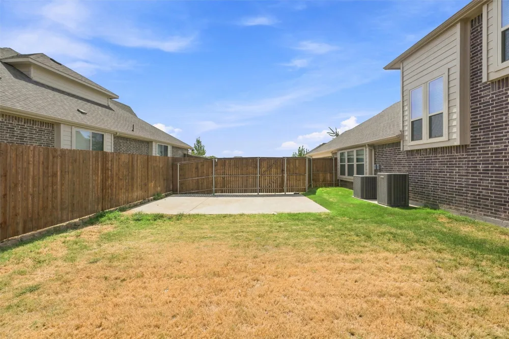 5225 Rowlan Row Midlothian, TX 76065