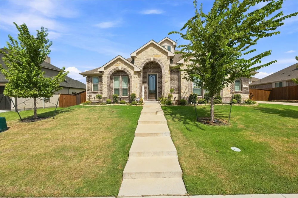 5225 Rowlan Row Midlothian, TX 76065