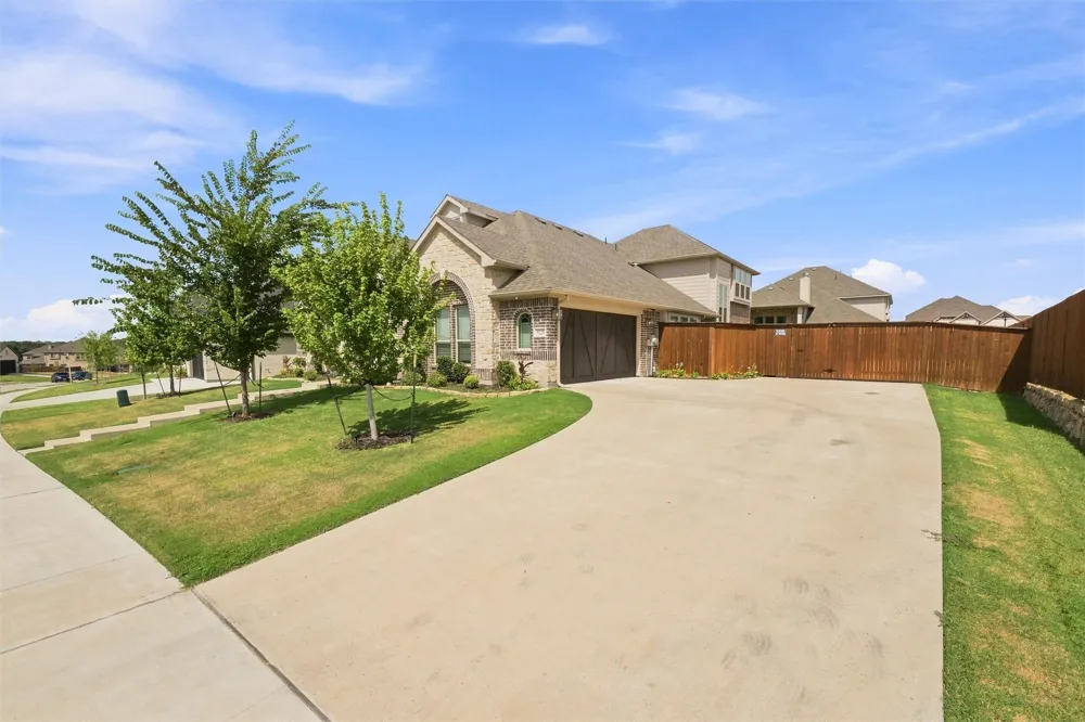 5225 Rowlan Row Midlothian, TX 76065