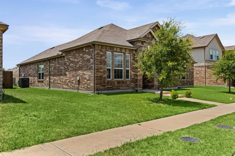 2038 Buttonwood Street Lancaster, TX 75146