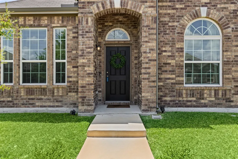 2038 Buttonwood Street Lancaster, TX 75146