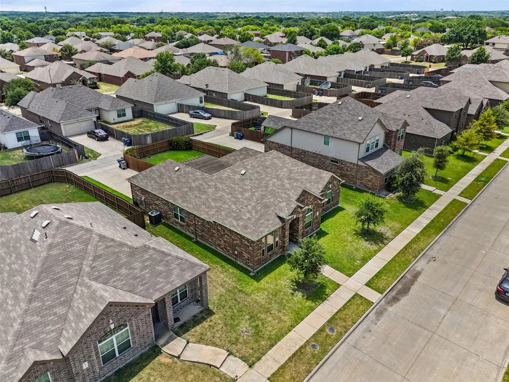 2038 Buttonwood Street Lancaster, TX 75146