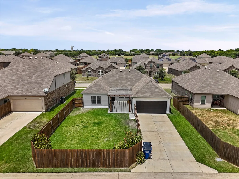 2038 Buttonwood Street Lancaster, TX 75146