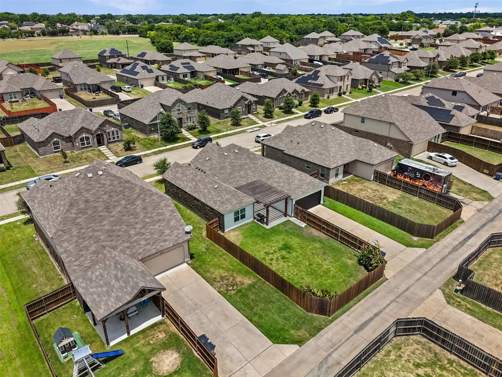 2038 Buttonwood Street Lancaster, TX 75146