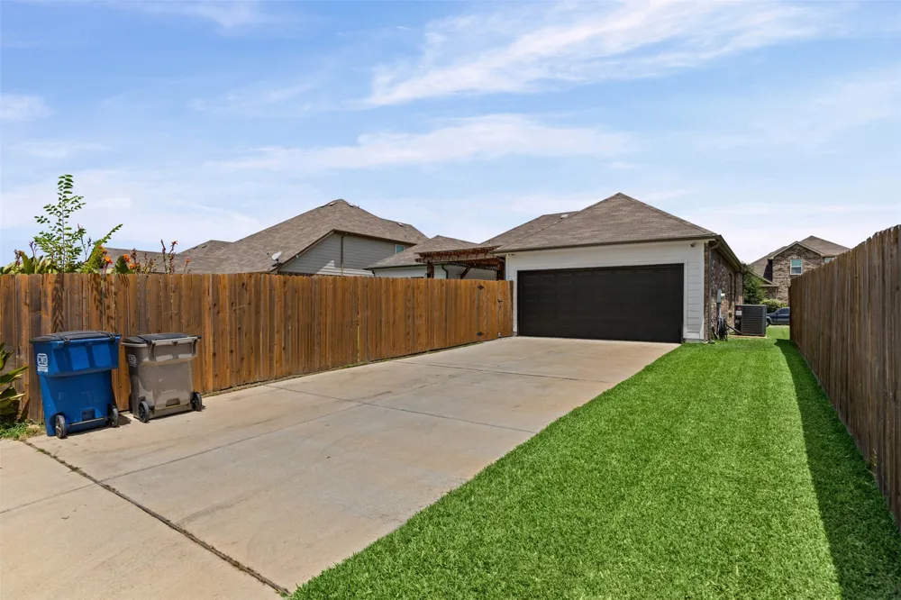 2038 Buttonwood Street Lancaster, TX 75146