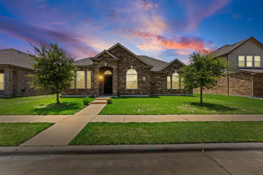 2038 Buttonwood Street Lancaster, TX 75146