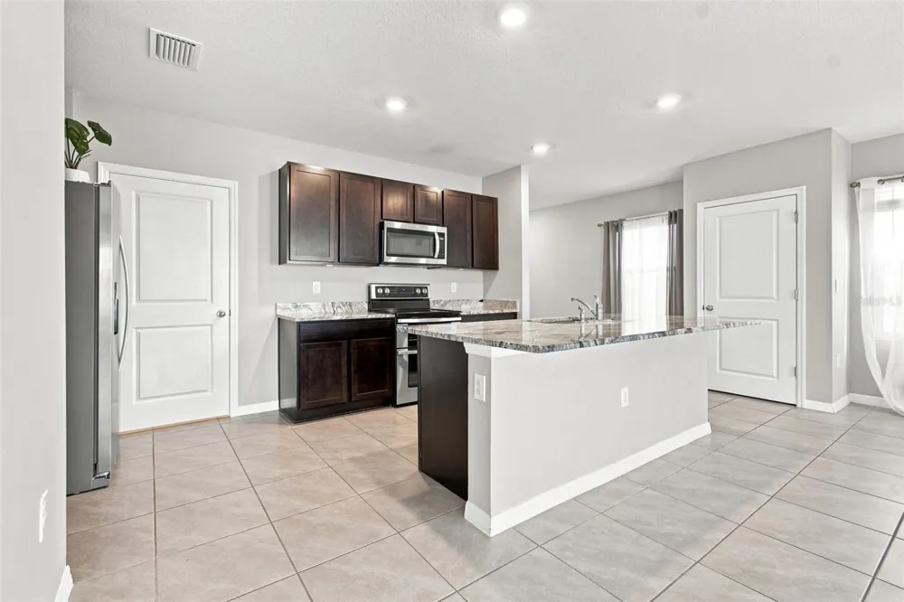 8373 CLAW GLADES LOOP Wesley Chapel, FL 33545