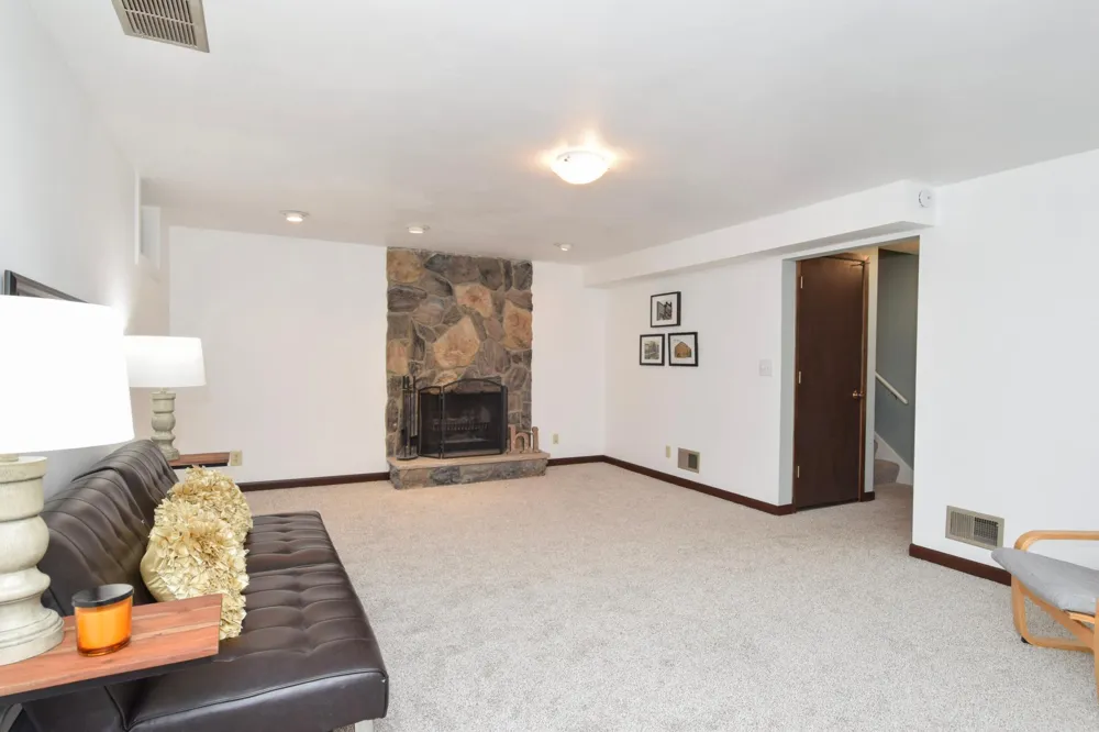 4406 Arden View Court Arden Hills, MN 55112