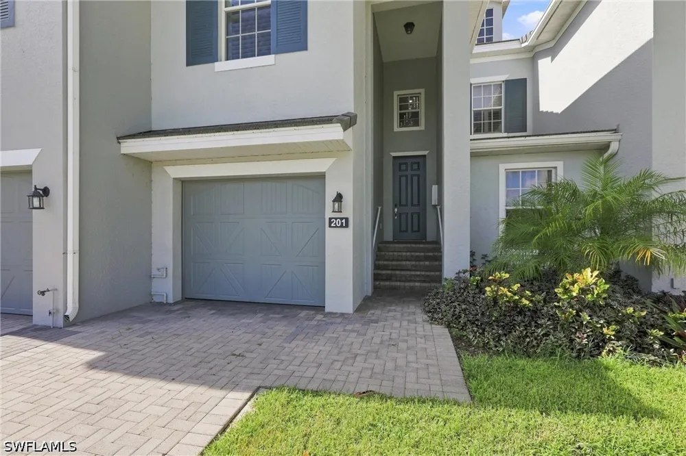 Goldenrod Lane #201 Alva, FL 33920