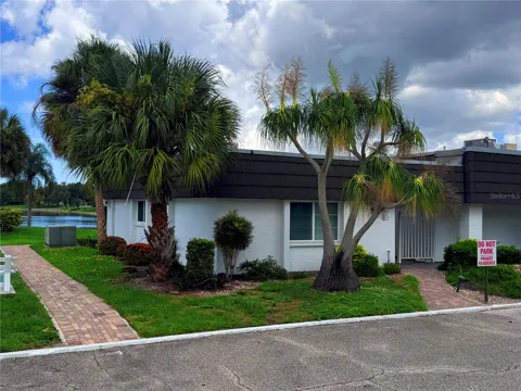 1213 GLEN OAKS DRIVE E