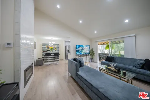 15425 Sherman Way