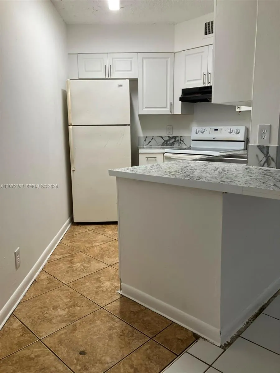 213 Lake Pointe Dr #112 Oakland Park, FL 33309