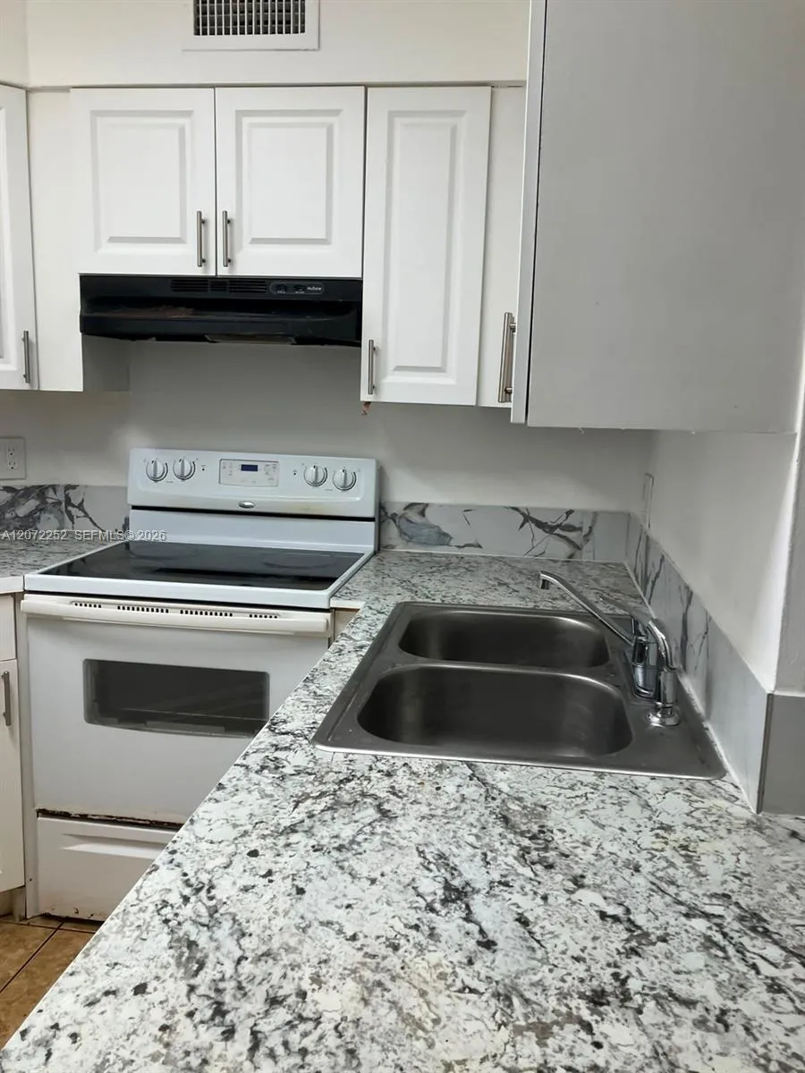 213 Lake Pointe Dr #112 Oakland Park, FL 33309
