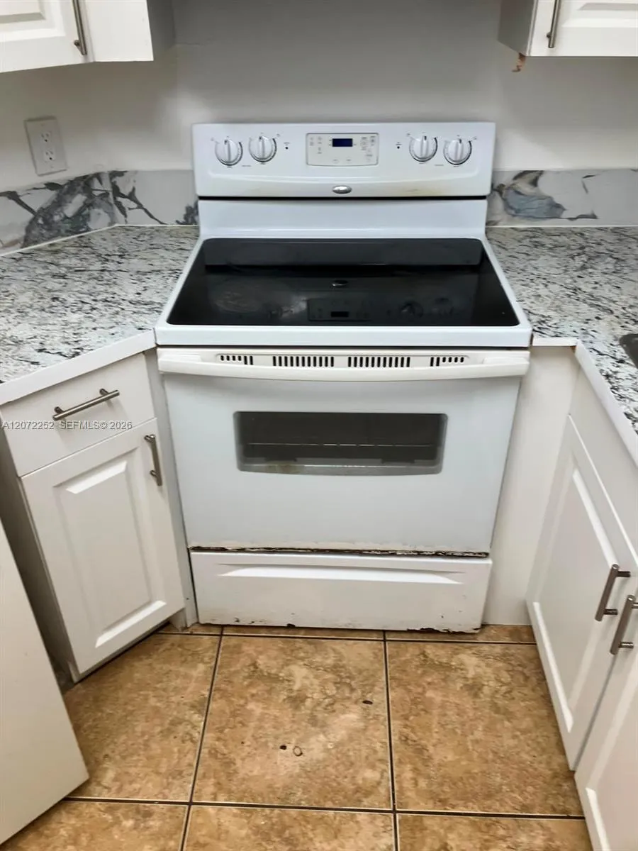 213 Lake Pointe Dr #112 Oakland Park, FL 33309