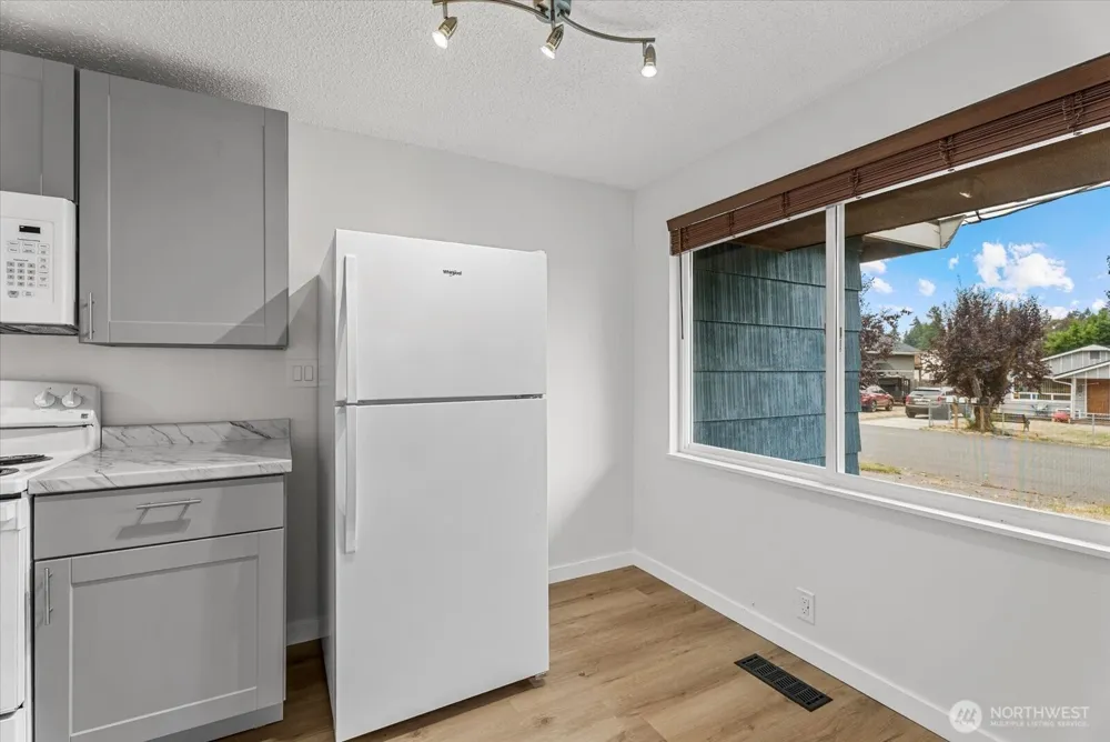 31344 13th Ave S Federal Way, WA 98003