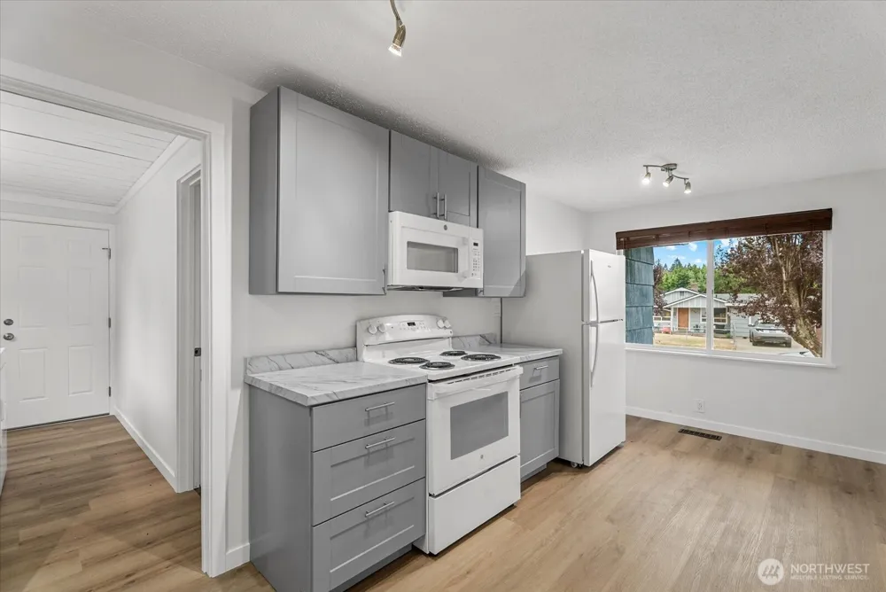 31344 13th Ave S Federal Way, WA 98003