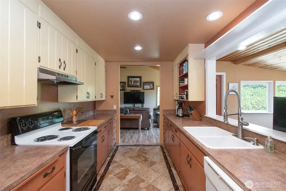 870 Thorton Drive Sequim, WA 98382
