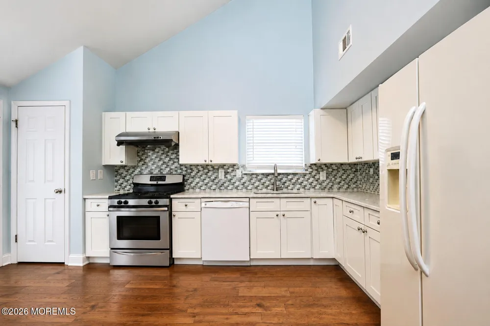 10 Madison Court Manalapan, NJ 07726
